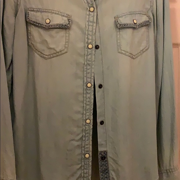 American Eagle - long sleeve button down shirt - Picture 2 of 6
